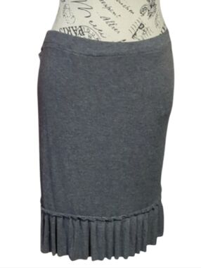 Size XL Max Studio Classic Grey Pleated Hem Skirt